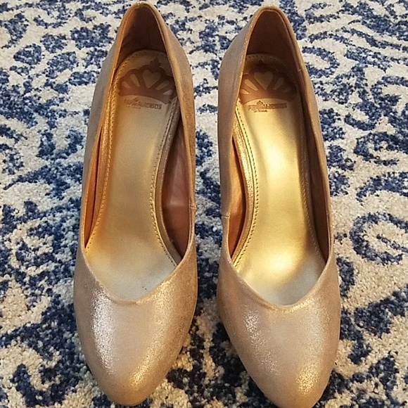 Fergalicious Shoes - Fergelicious Gold Pumps